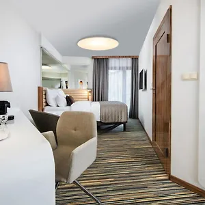 Leonardo Boutique Center Hotel